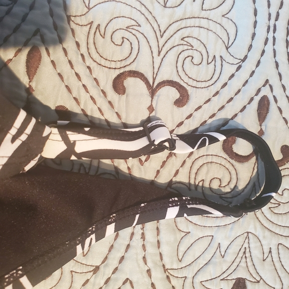 Sea & Sand 1 piece blsck and white swim suit - Picture 5 of 7